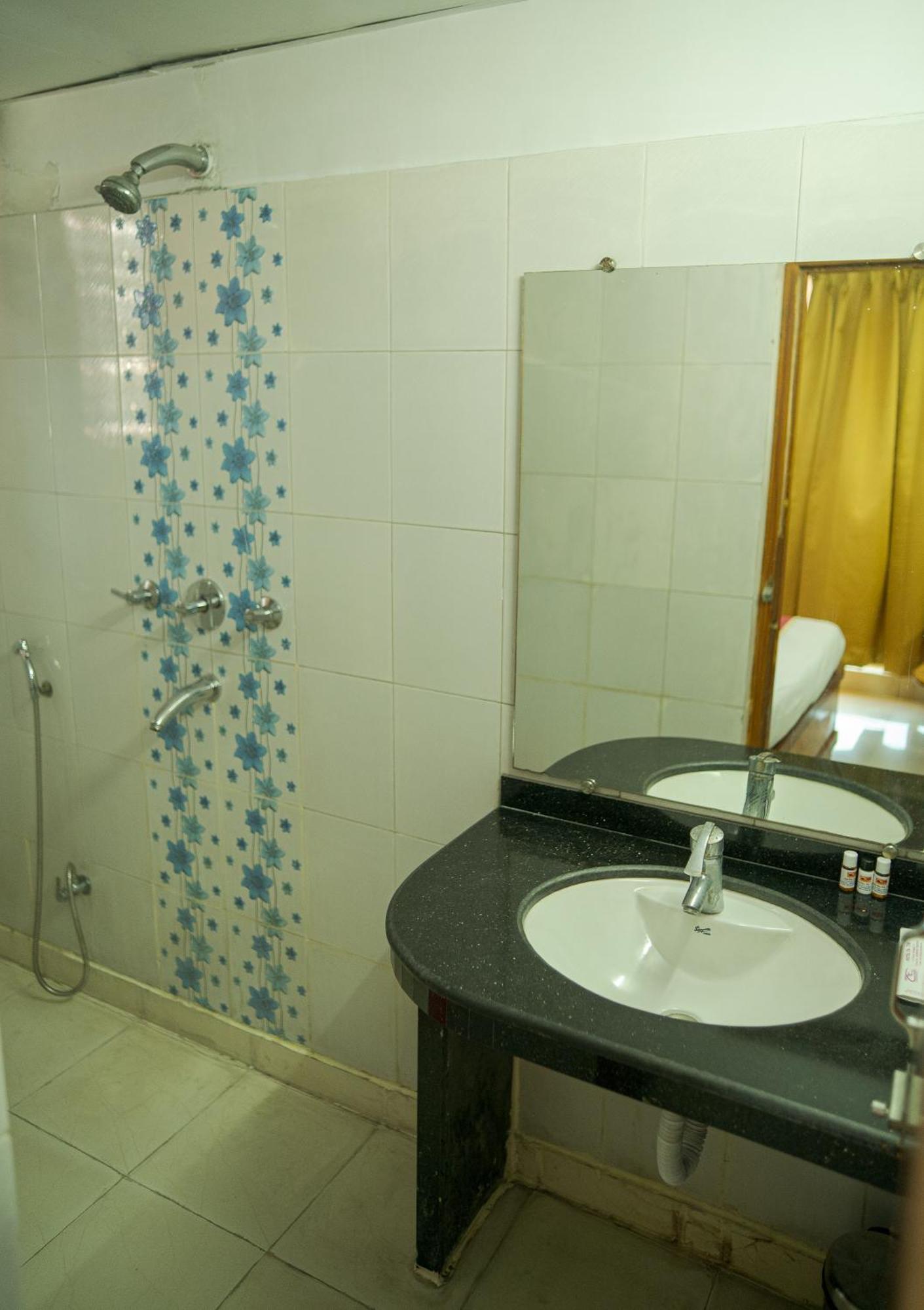 Hotel Ta-Tin Durgāpur Dış mekan fotoğraf